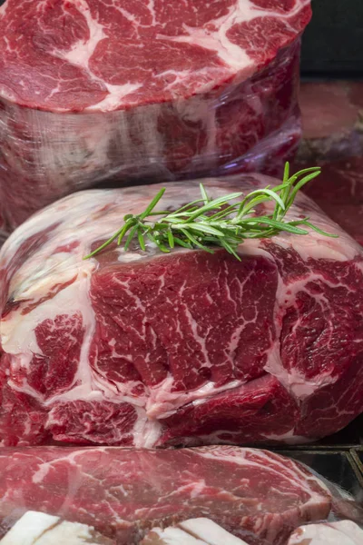 bir arka plan olarak çiğ dana eti parçaları