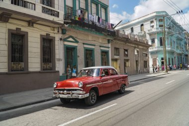 Havana, Küba - 30 Nisan 2017; H yolda Klasik Amerikan araba