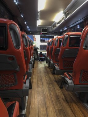 Tra için servis otobüsü içinde