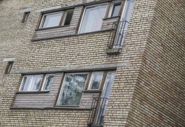 Arka plan olarak bir tuğla bina