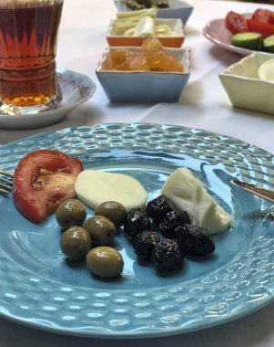 geleneksel Türk kahvaltı masasında