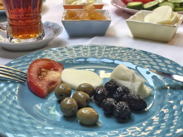 Desayuno turco tradicional en la mesa — Foto de Stock