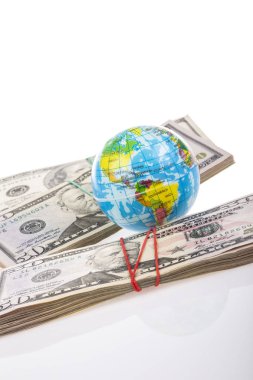 Amerikan Doları ve dünya kopya alanı ile beyaz izole