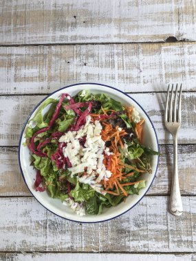 masada beyaz peynir ile taze yeşil salata