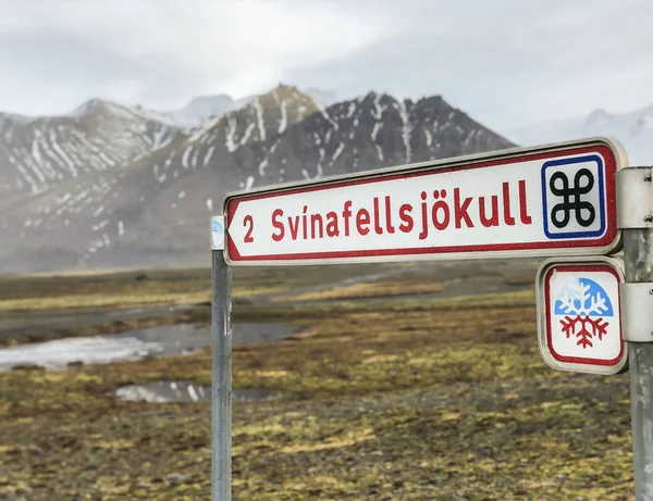 Señal de carretera de campo de hielo Svinafellsjokull en Islandia —  Fotos de Stock