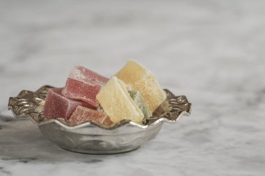 masada bir kase renkli Türk lezzetlerini 