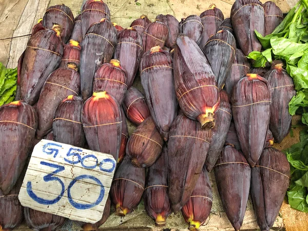 Stos kwiatów bananów na rynku w Sri Lance — Zdjęcie stockowe