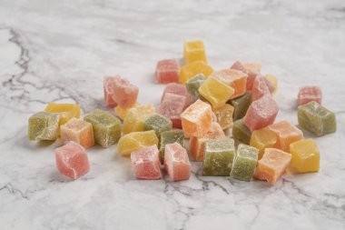 kopya alanı ile mermer bir masa üzerinde renkli türk sevindirdi