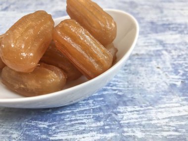 sofrada geleneksel türk tatlısı