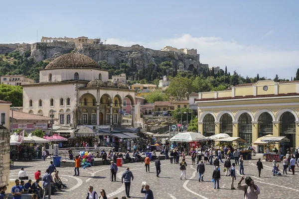 Atenas, Grecia - 30 de abril de 2016; Plaza Monastiraki en Atenas, G — Foto de Stock