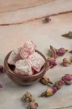 sofrada türk lezzetleri ve yenilebilir güller