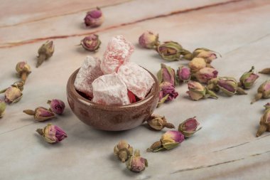 sofrada türk lezzetleri ve yenilebilir güller