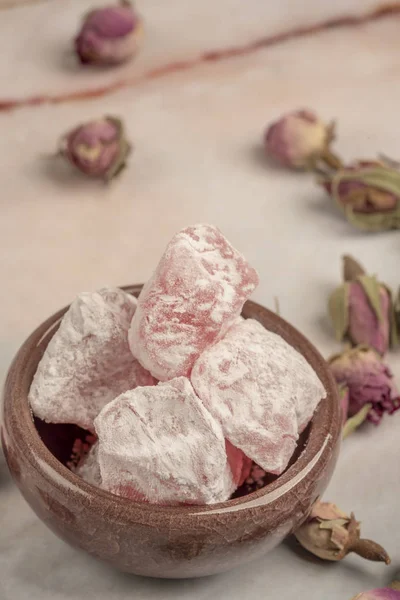 sofrada türk lezzetleri ve yenilebilir güller