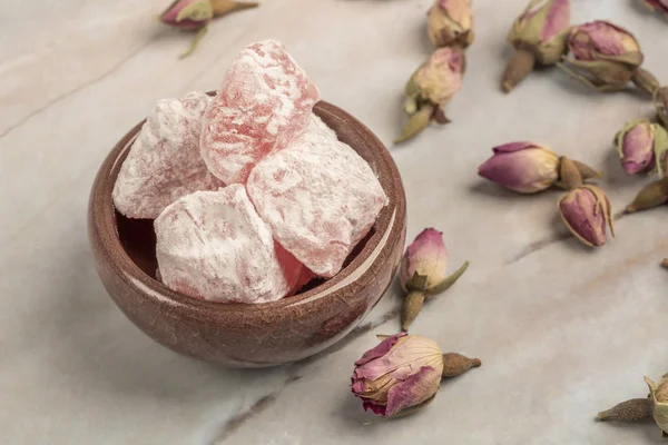 sofrada türk lezzetleri ve yenilebilir güller