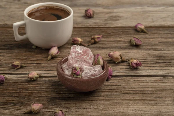 Coffee and turkish delight on a wooden table decorated with drie — Stock Photo, Image