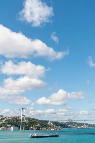 Vista Panorâmica Ponte Bósforo Sob Belo Céu Dia Ensolarado — Fotografia de Stock