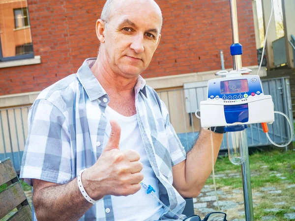 Paciente Tratamento Quimioterápico Bomba Infusão Alimentação Gotejamento Homem Com Doença — Fotografia de Stock