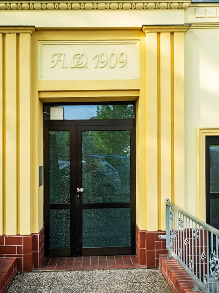 Front View Ancient Entrance Door — Stock Photo, Image