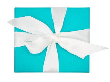 Hediye kutusu ile Beyaz kurdele beyaz arka plan üzerinde izole. Kırpma yolunu içerir, görünümü top