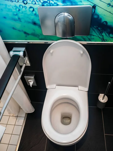 Witte Keramische Toiletpot Interieur Van Het Toilet Het Ziekenhuis — Stockfoto