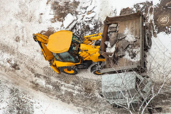 Excavator Loads Construction Waste Dump Truck — Stock Photo, Image