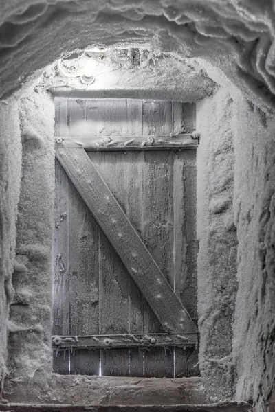 Old Wooden Door Basement Covered Hoarfrost — Stock Photo, Image