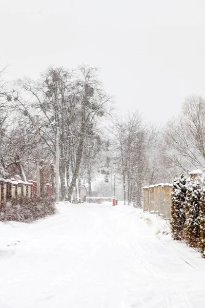 Kışın Karda Sokakta Şehir Pul Kışın Açık Havada Güzel Sessiz — Stok fotoğraf