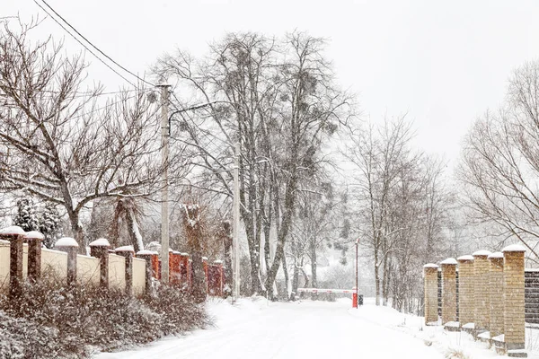 Kışın Karda Sokakta Şehir Pul Kışın Açık Havada Güzel Sessiz — Stok fotoğraf