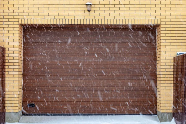 Porta Deslizante Textura Obturador Rolo Portão Garagem Inverno Durante Queda — Fotografia de Stock