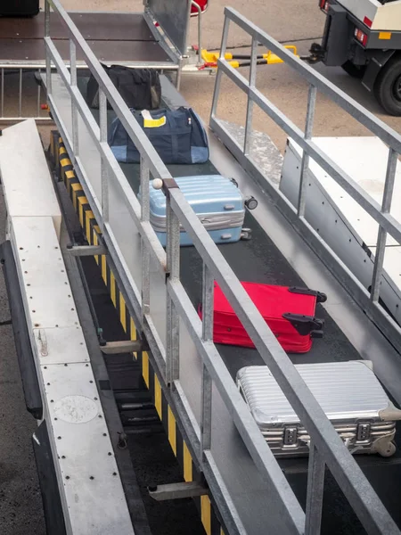 Loading Passenger Cargo Airport Conveyor — Stock Photo, Image