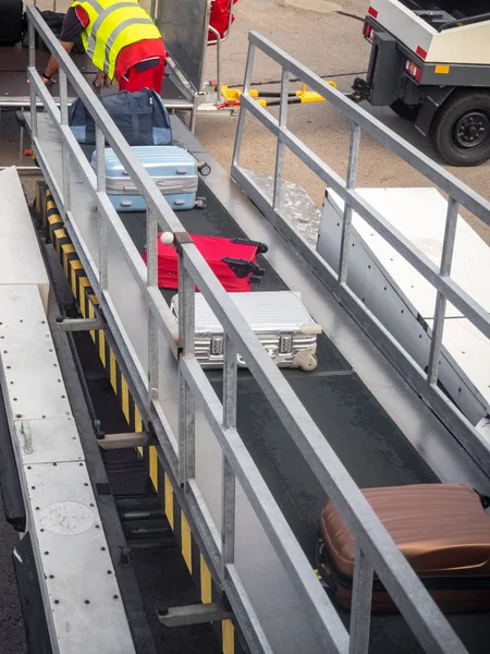 Loading Passenger Cargo Airport Conveyor — Stock Photo, Image