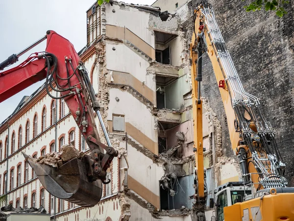 Digger Demolishing Houses Reconstruction Berlin Germany Destruction Walls Old Building — Stock Photo, Image