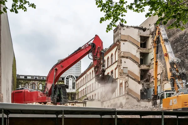 Digger Demolishing Houses Reconstruction Berlin Germany Destruction Walls Old Building — Stock Photo, Image