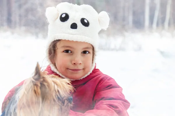 Bir Köpek Içinde Belgili Tanımlık Kış Açık Havada Yakın Çekim — Stok fotoğraf