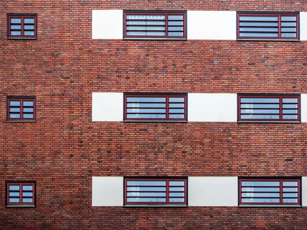 Красная Кирпичная Стена Окнами Берлине Германия Кирпичный Фасад — стоковое фото