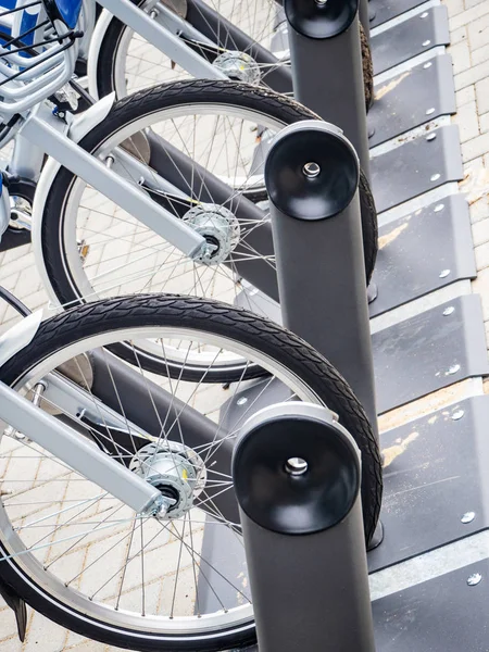 Alquiler de bicicletas aparcamiento en Berlín — Foto de Stock