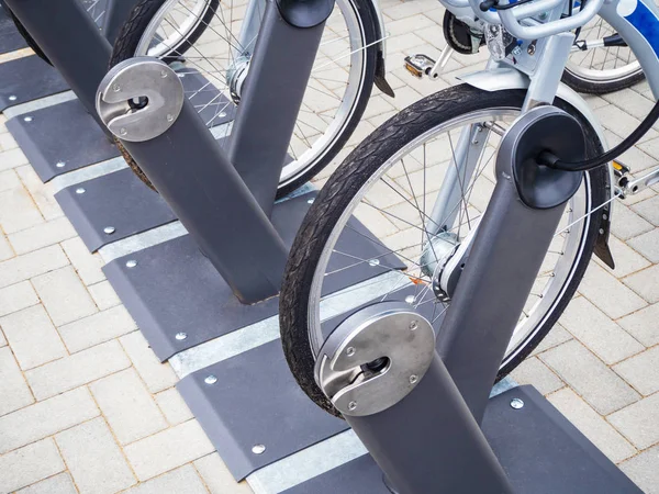 Alquiler de bicicletas aparcamiento en Berlín — Foto de Stock
