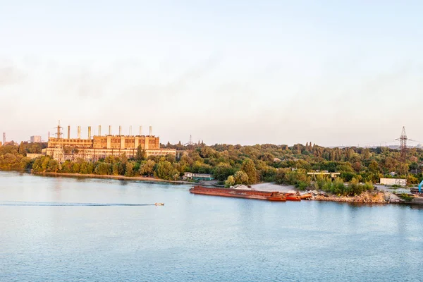 Centrale thermique à Téhéran au bord de la rivière — Photo