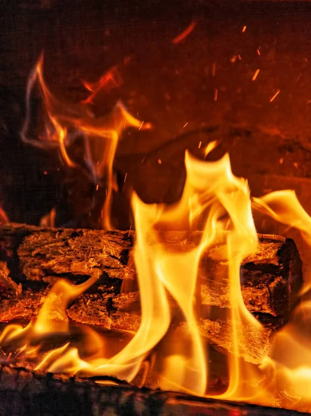 Burning billets in fireplace — Stock Photo, Image