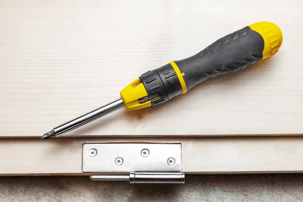 Screwdriver Door Hinges New Wooden Door Close — Stock Photo, Image