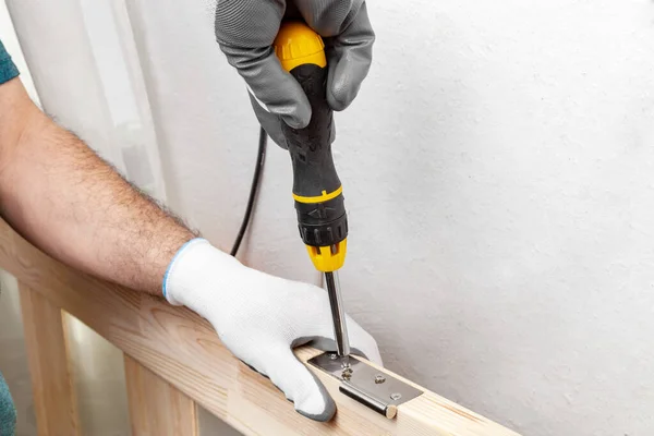 Screwing Door Hinge Wooden Door Frame Screwdriver — Stock Photo, Image