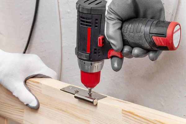 Screwing Door Hinge Wooden Door Frame Electric Screwdriver Workshop — Stock Photo, Image