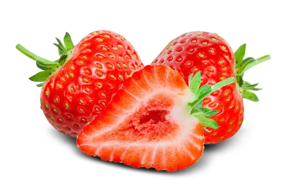 Beyaz arkaplanda izole edilmiş taze çilek meyvesi