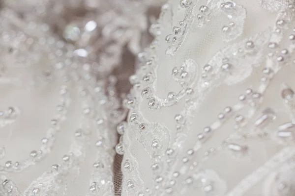 Makro weiße Spitze Stickerei Brautkleid Textil lizenzfreie Stockfotos