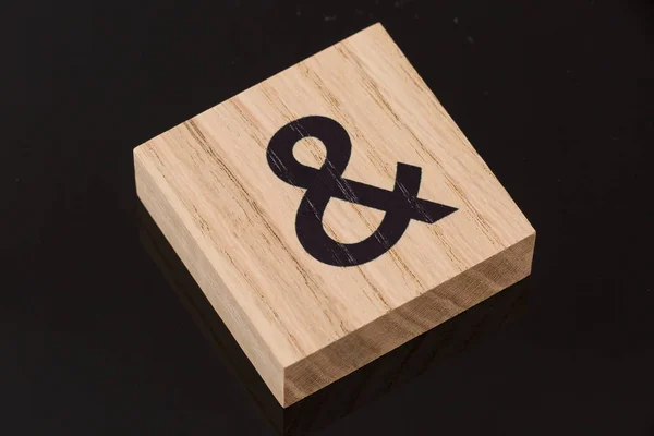 Ampersand-dřevěný blok — Stock fotografie