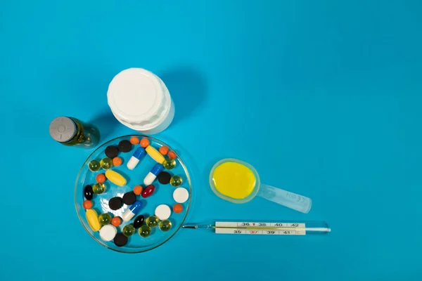 Színes Orvosi Tabletták Palackok Orvosi Egészségügyi Koncepció — Stock Fotó