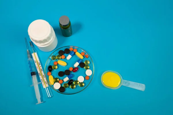 Felülnézet Színes Orvosi Tabletták Palackok Orvosi Egészségügyi Koncepció — Stock Fotó