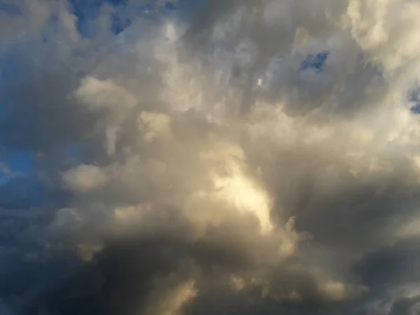 Vakre Hvite Skyer Blå Himmel – stockfoto
