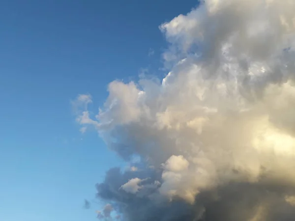 Nuvens Brancas Bonitas Céu Azul — Fotografia de Stock