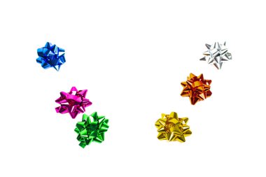 Beyaz arka plan üzerinde izole renkli yay